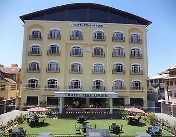 Hotel Pine Spring Wazir Bagh Srīnagar Kültér fotó