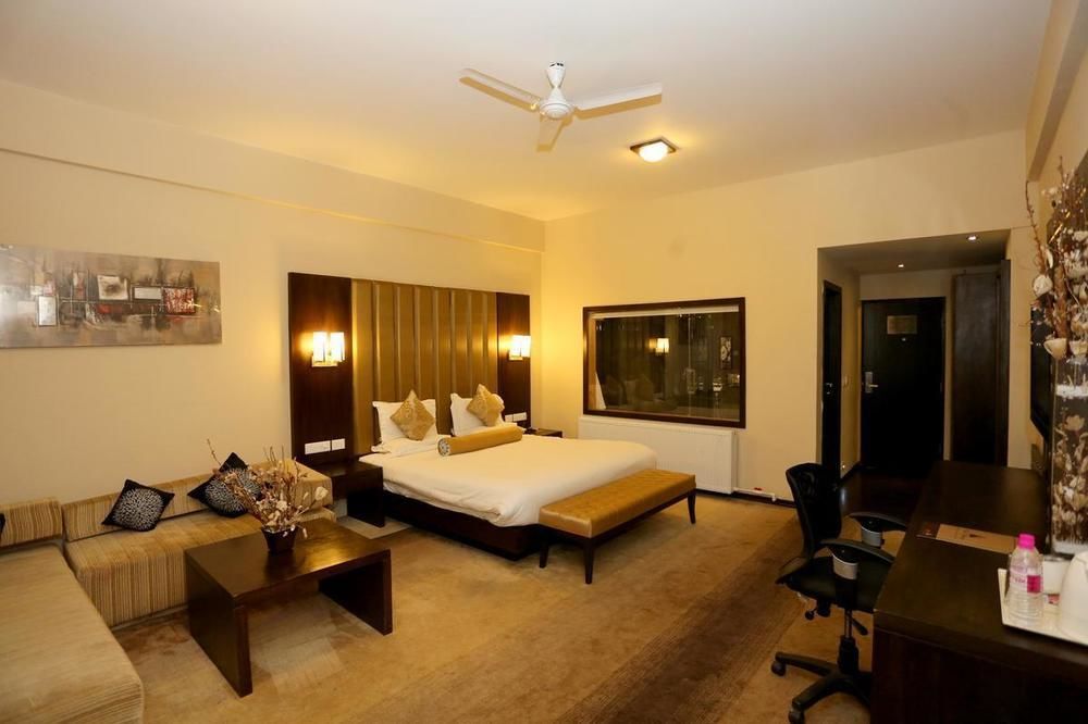 Hotel Pine Spring Wazir Bagh Srīnagar Kültér fotó