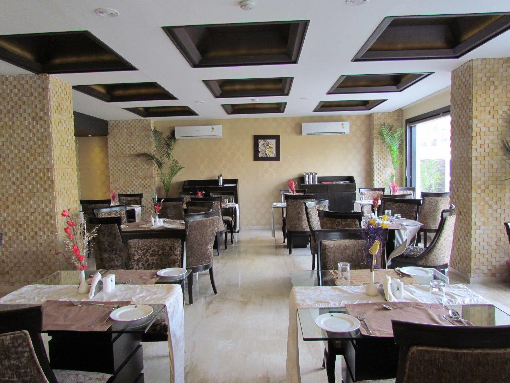 Hotel Pine Spring Wazir Bagh Srīnagar Kültér fotó