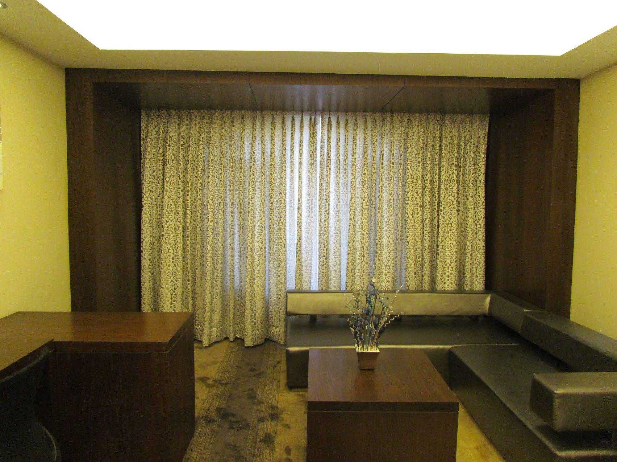 Hotel Pine Spring Wazir Bagh Srīnagar Kültér fotó