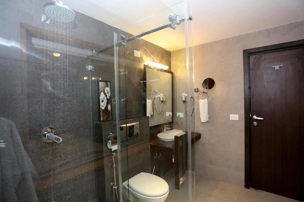 Hotel Pine Spring Wazir Bagh Srīnagar Kültér fotó