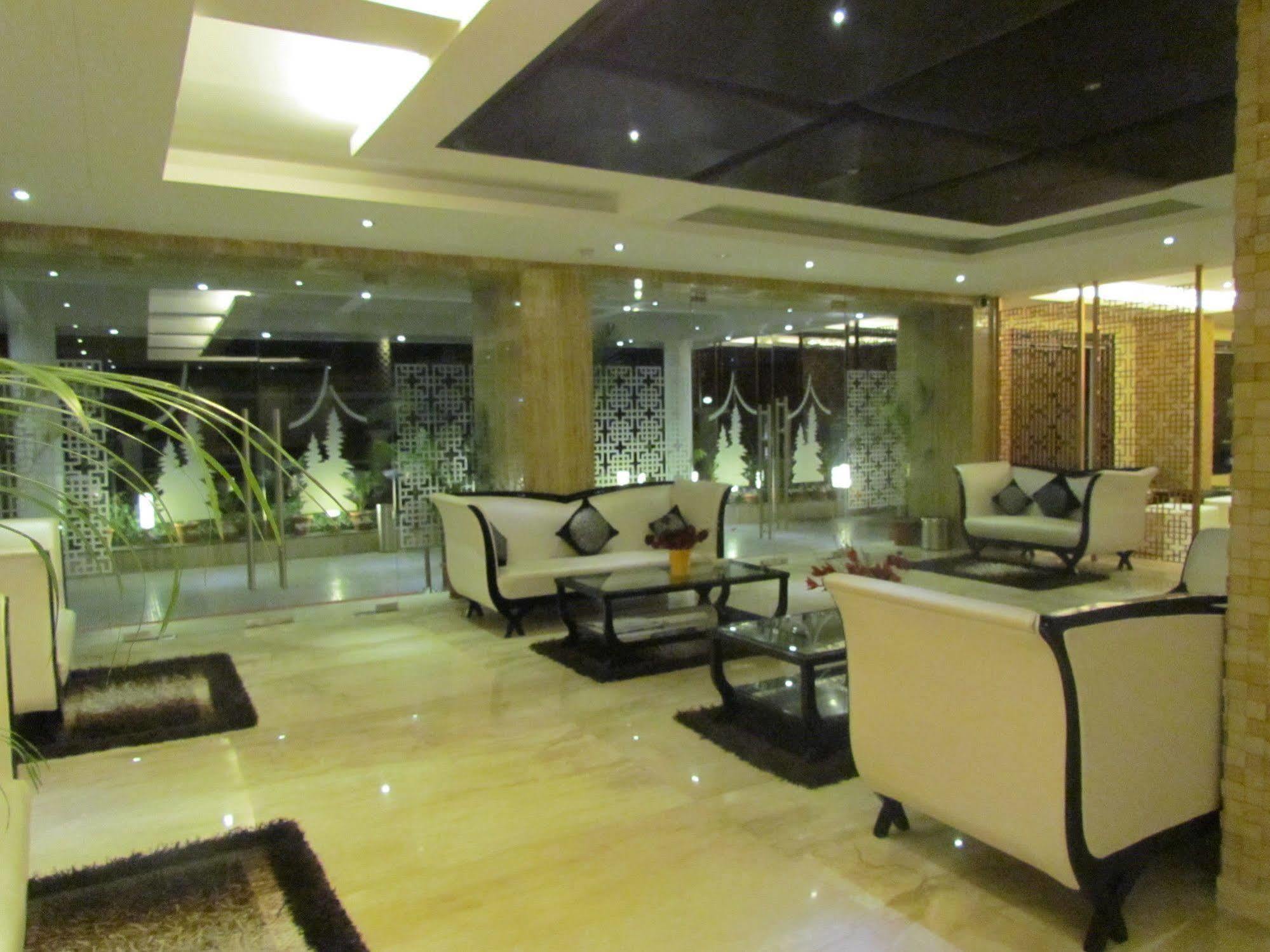 Hotel Pine Spring Wazir Bagh Srīnagar Kültér fotó