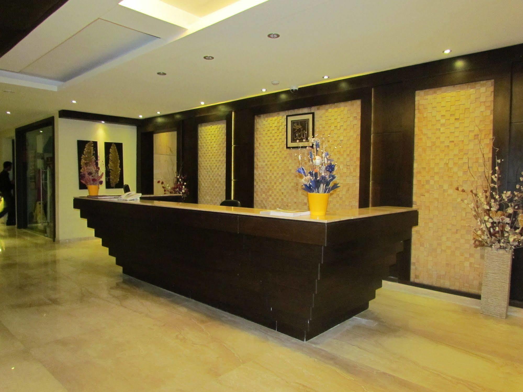 Hotel Pine Spring Wazir Bagh Srīnagar Kültér fotó