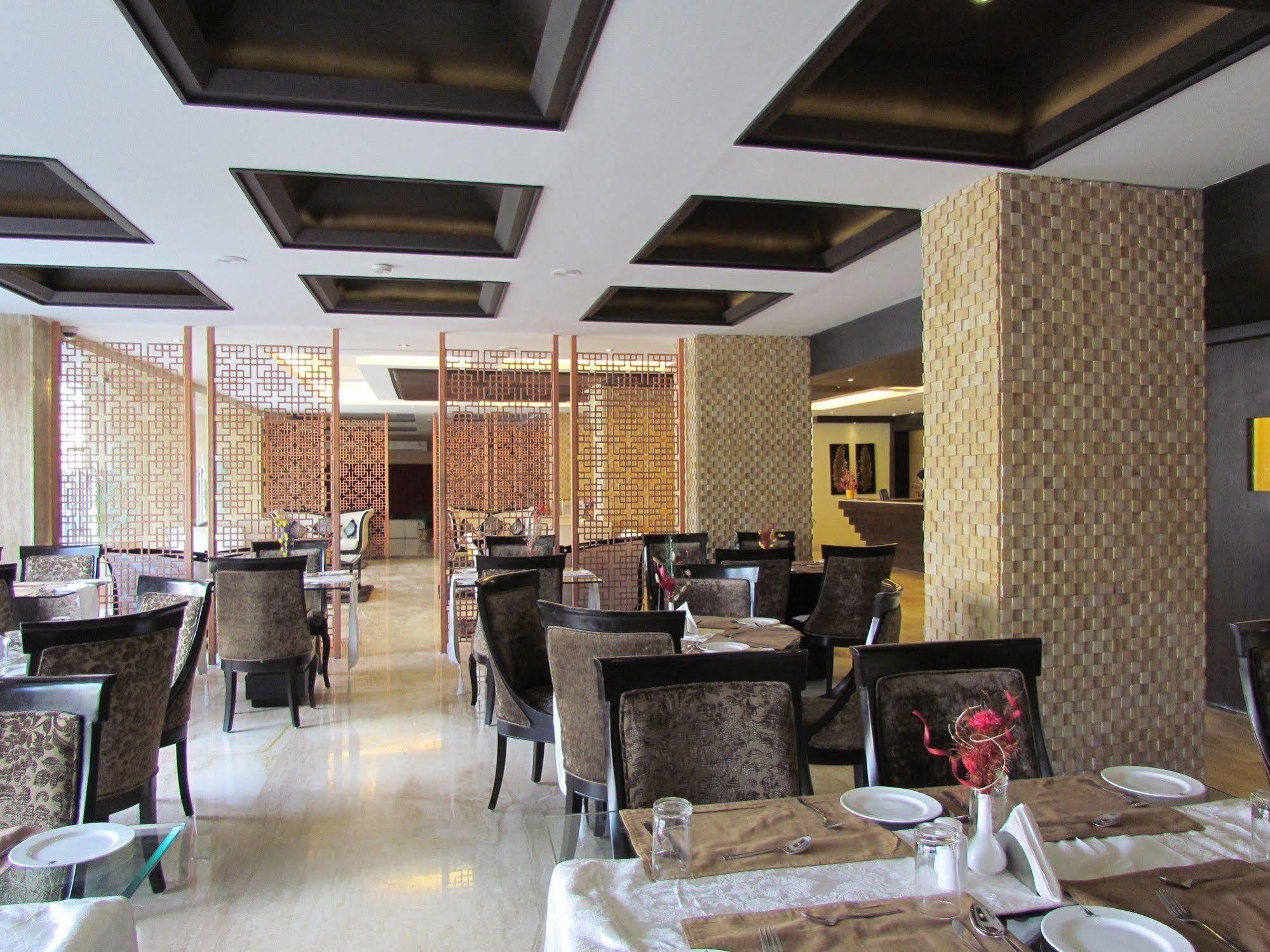 Hotel Pine Spring Wazir Bagh Srīnagar Kültér fotó