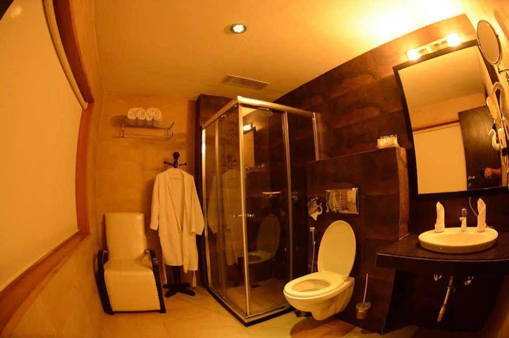 Hotel Pine Spring Wazir Bagh Srīnagar Kültér fotó