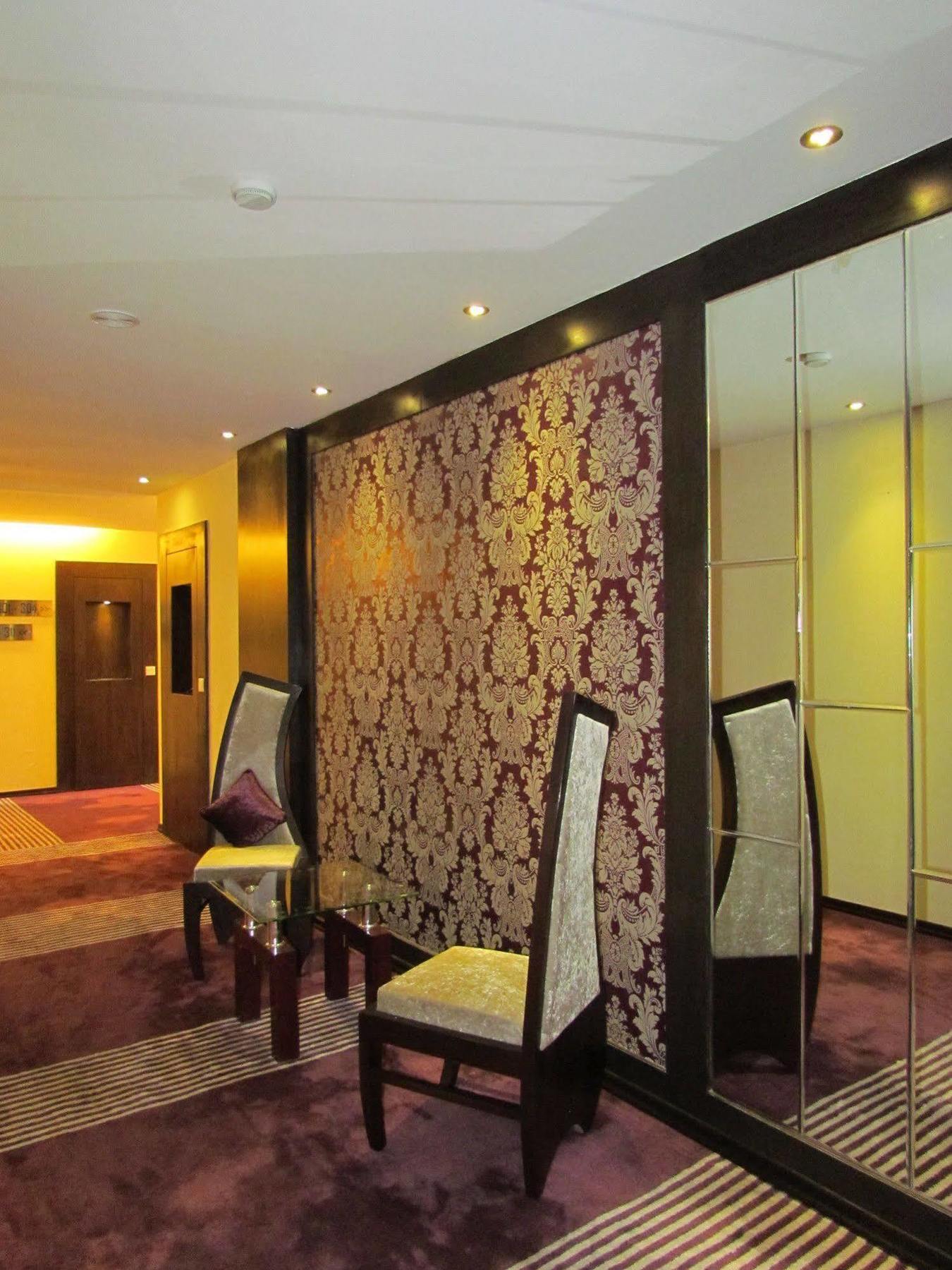 Hotel Pine Spring Wazir Bagh Srīnagar Kültér fotó