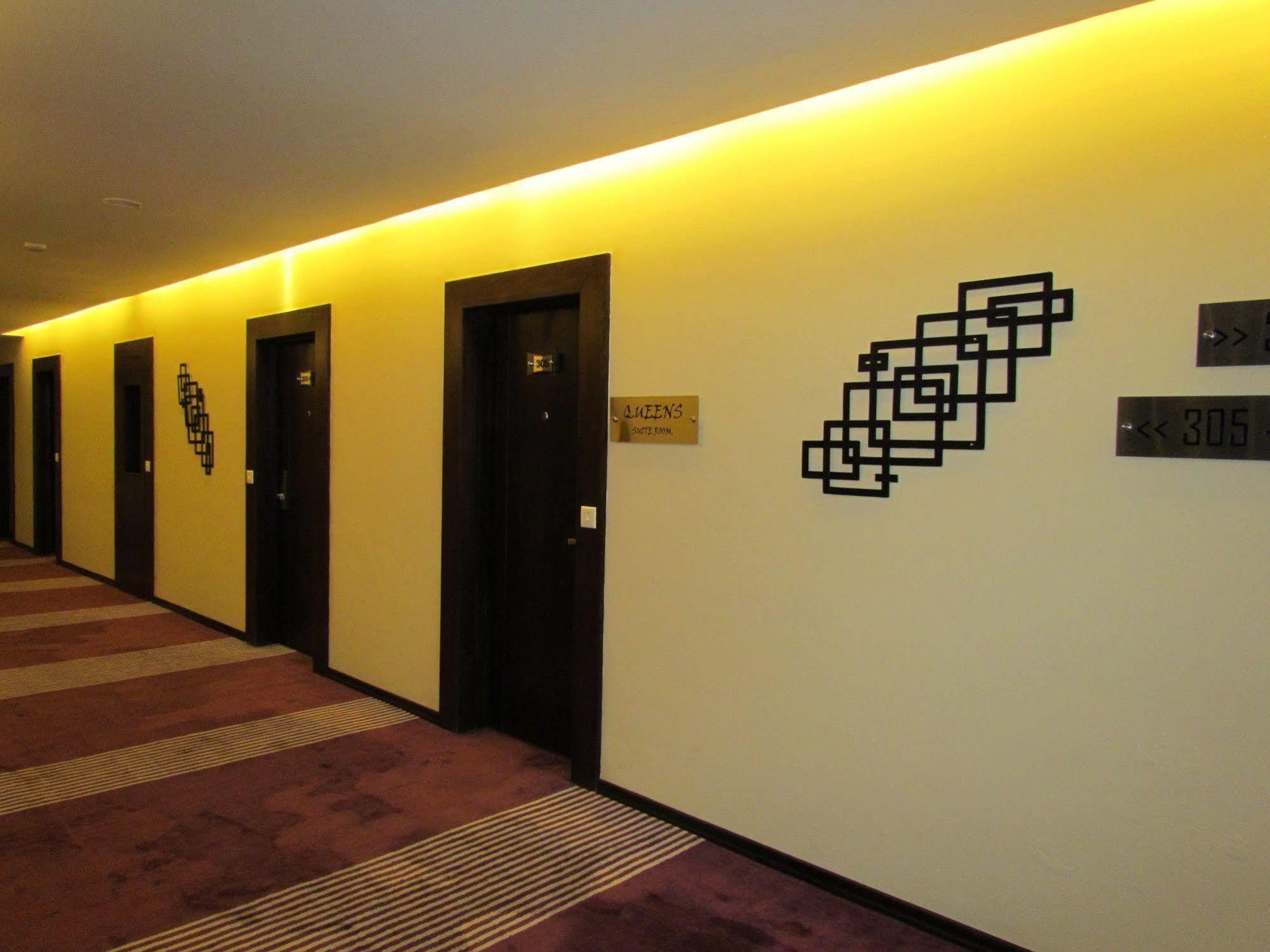 Hotel Pine Spring Wazir Bagh Srīnagar Kültér fotó