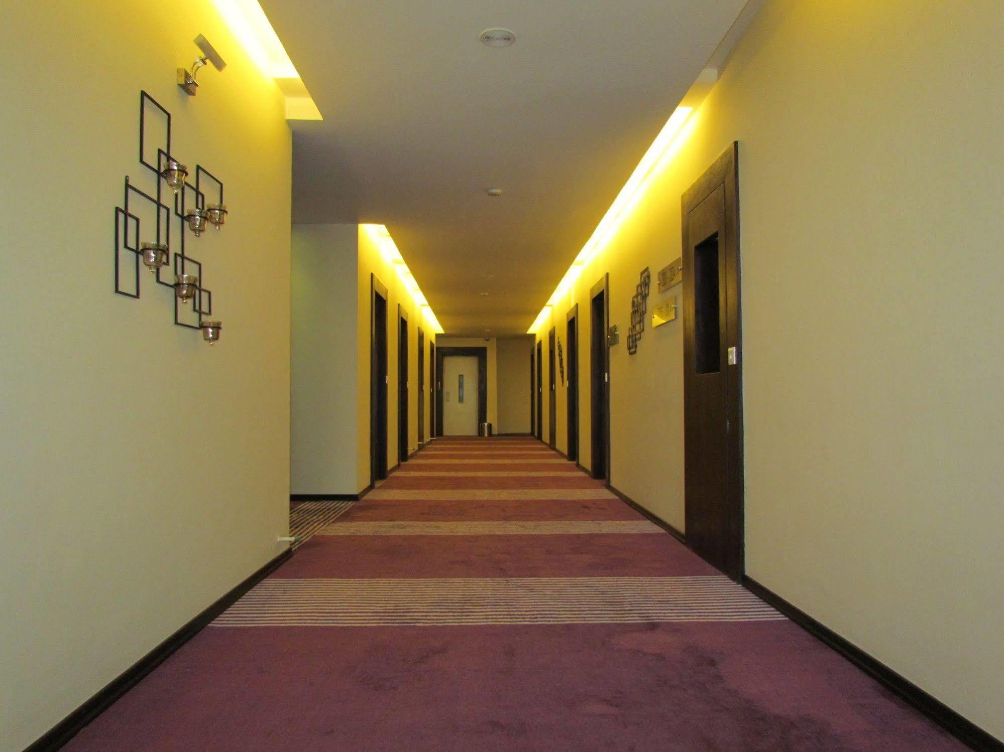 Hotel Pine Spring Wazir Bagh Srīnagar Kültér fotó